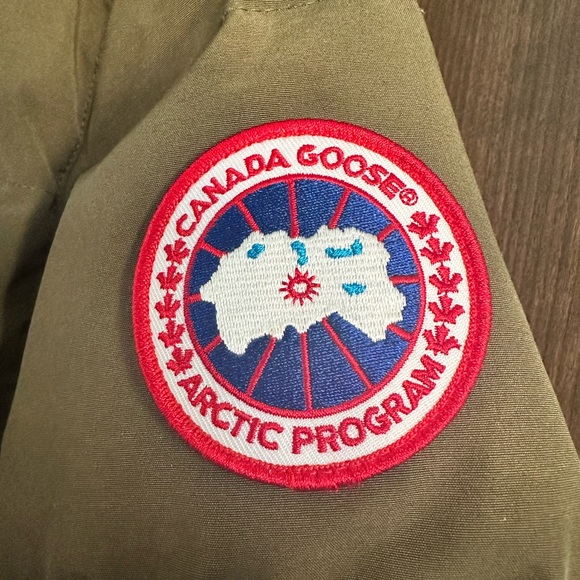 Canada Goose Chelsea Women’s Parka - Medium - Picture 3 of 8